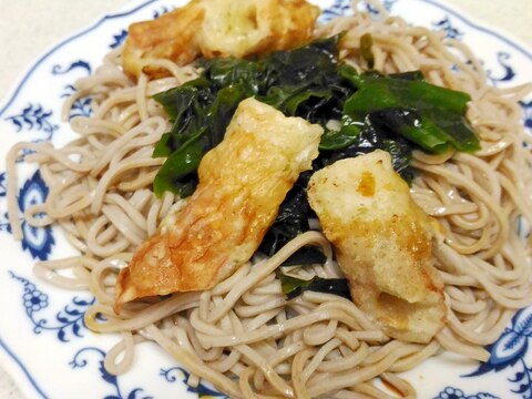 竹輪の天ぷらとワカメの冷やし蕎麦